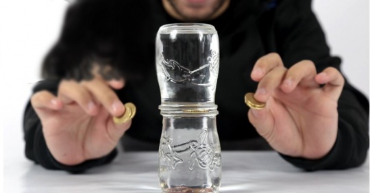 شعبده بازی علمی "کشش سطحی آب"