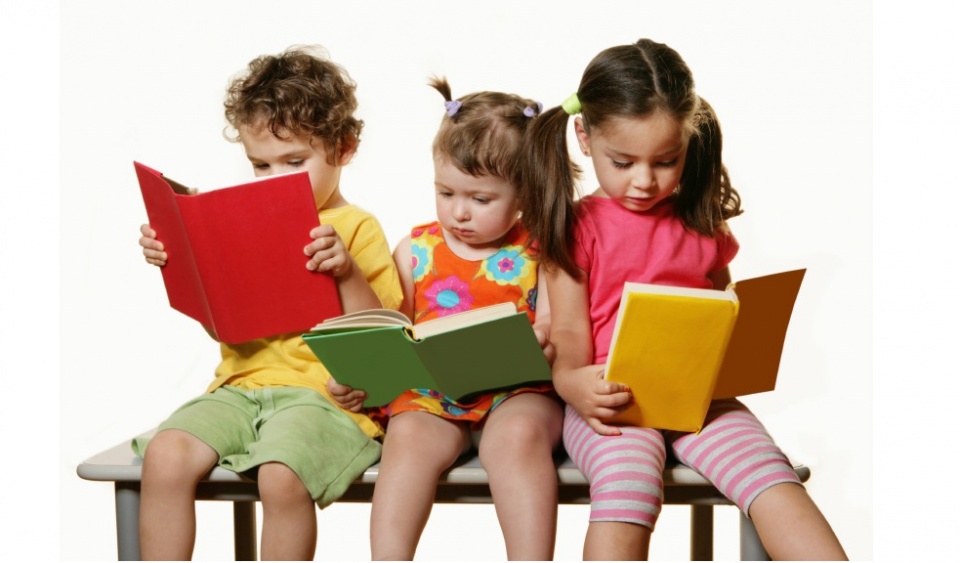کودکان کتاب خوان