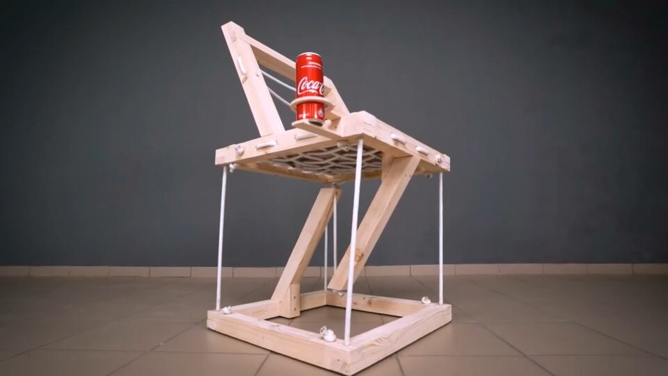 خلاقیت در ساخت صندلی معلق